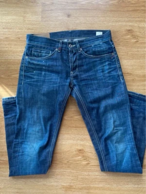 Dondup  - Blåa dondup jeans - Modell GEORGE- storlek 31 - skick 8/10 - vid snabb affär kan pris diskuteras