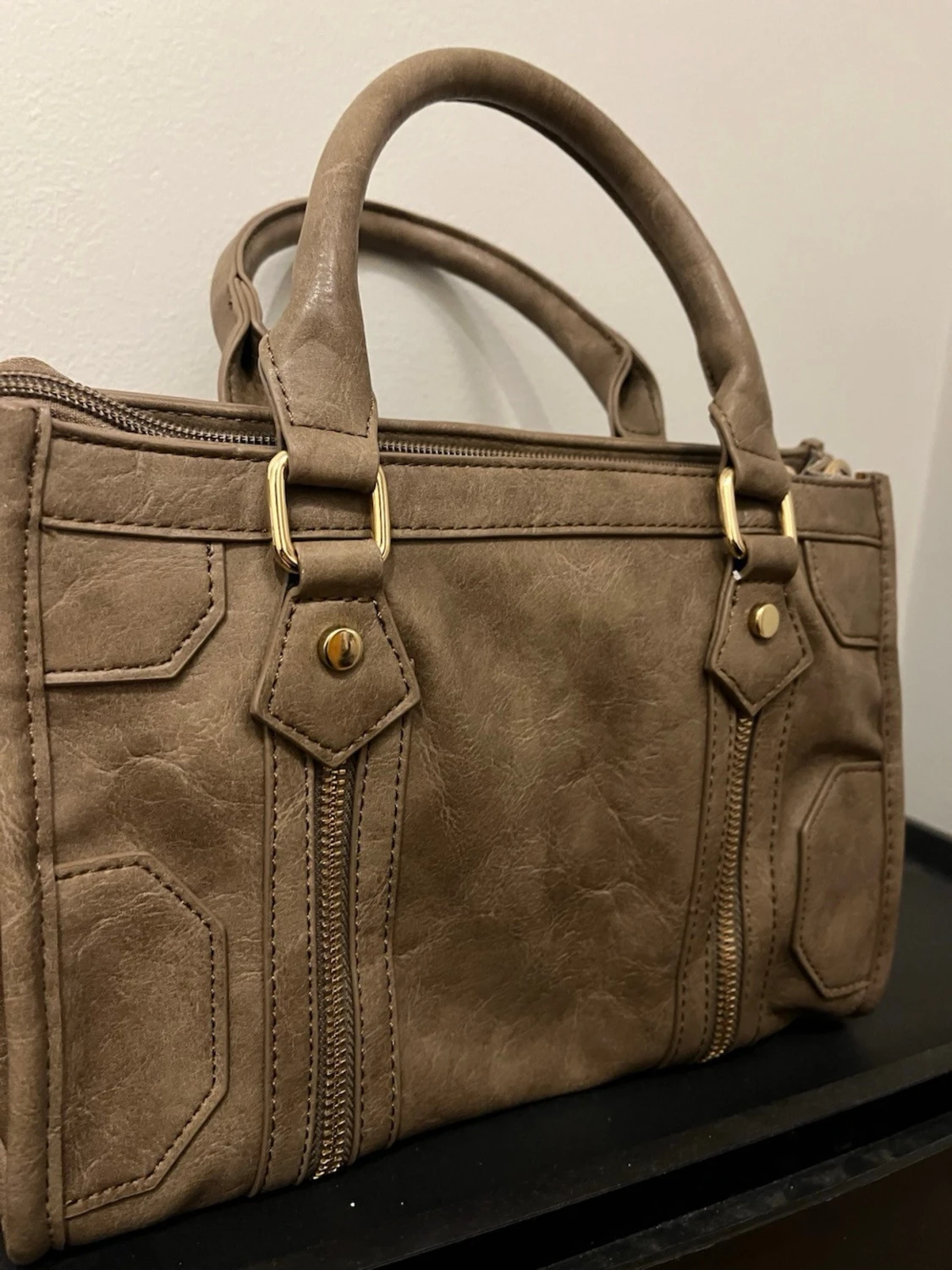 Brun/khaki handväska med gulddetaljer - 6