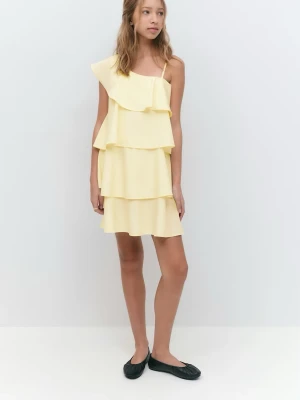 Ljusgul volangklänning  - Ljusgul volangklänning från Gina Young i storlek 158 men passar mig perfekt som vanligtvis har S. Använd en gång❤️