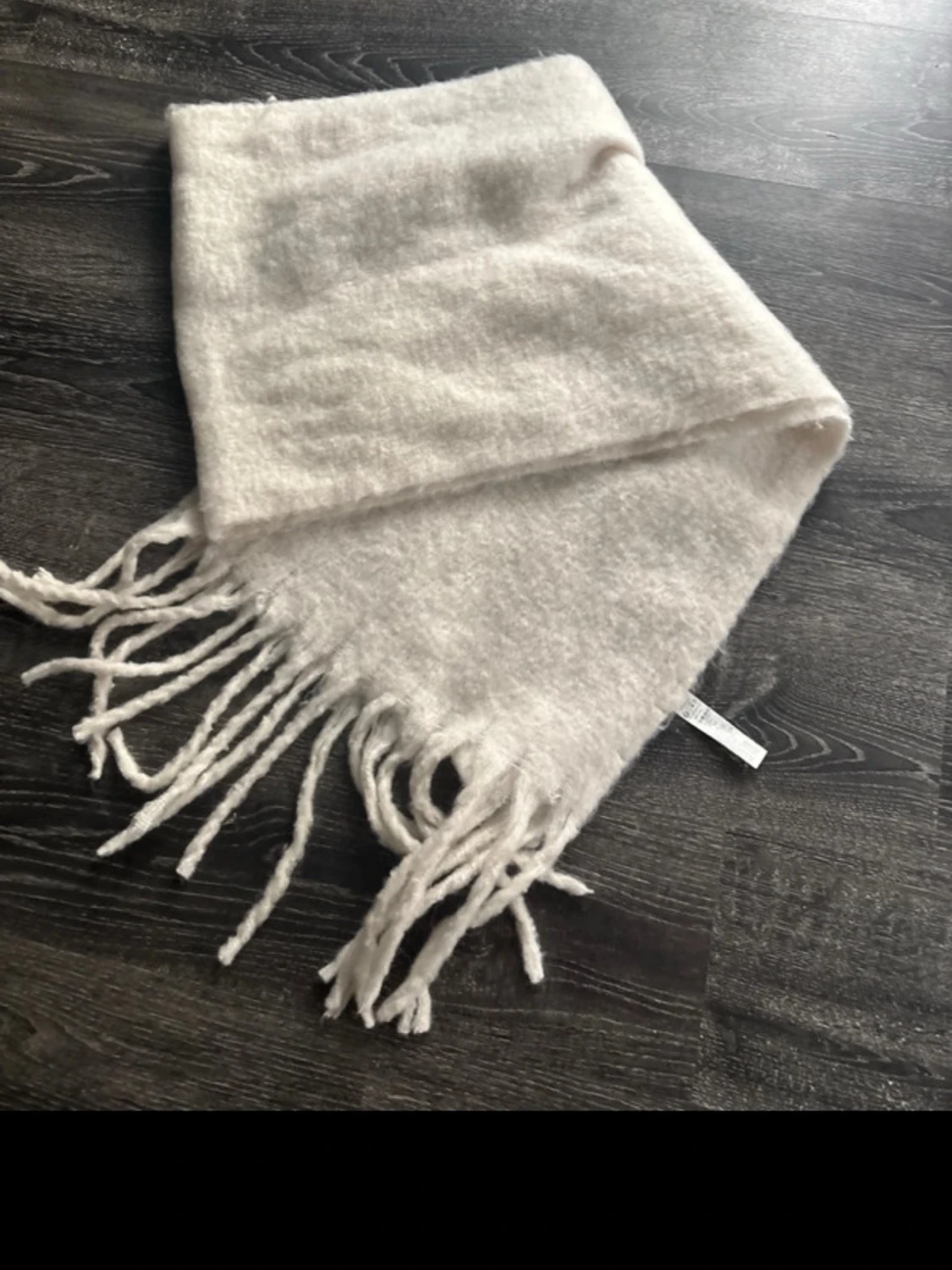 Vit ullväst med fransar