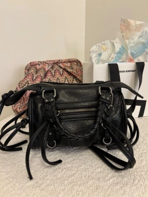 Väska  - Säljer då den inte kommer till användning 🥰