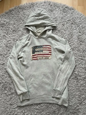 Ralph Lauren denim supply hoodie  - Ralph Lauren denim supply hoodie storlek S ny i skicket passar en liten M 