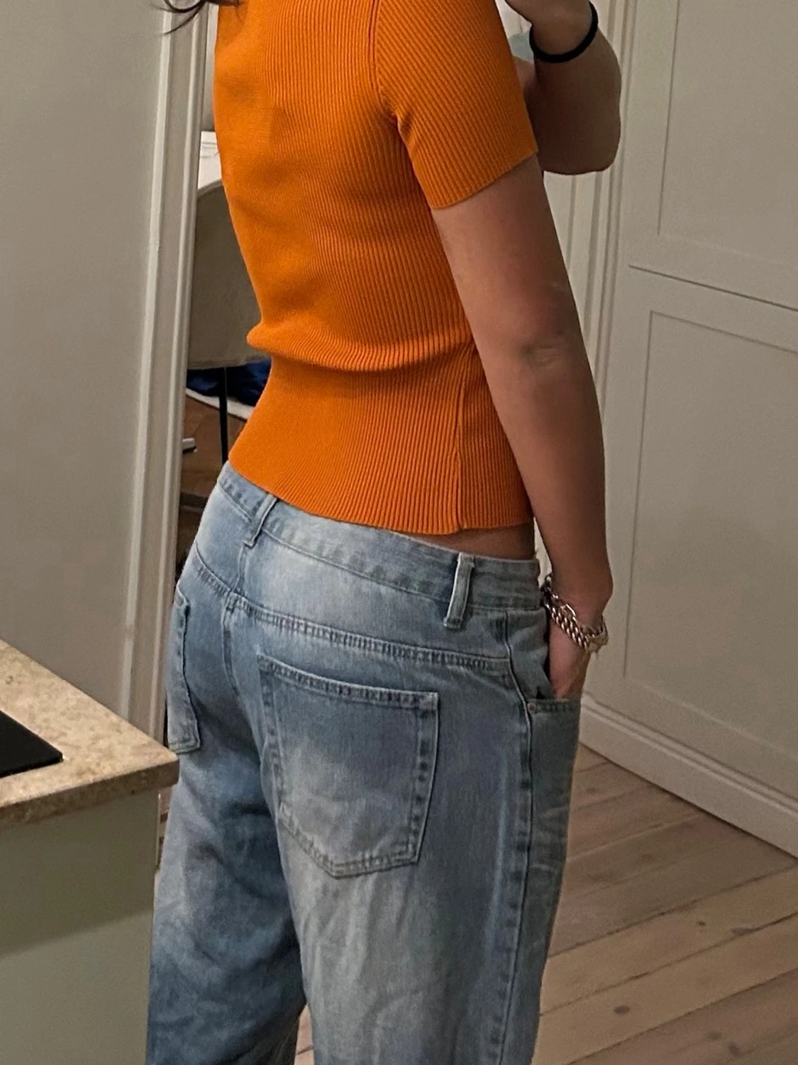 Ribbad orange topp med cut out - 3