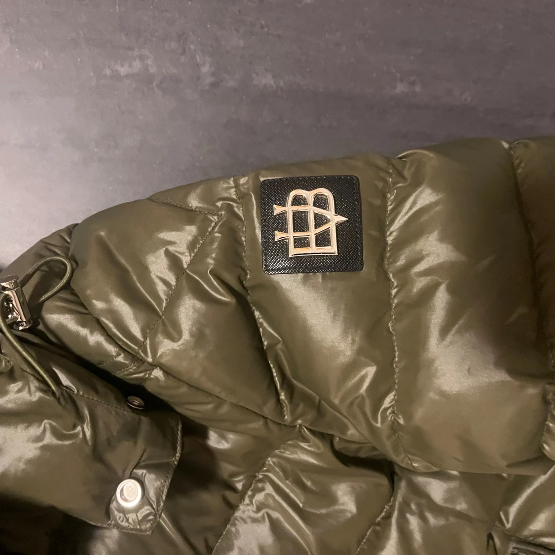 Olivgrön pufferjacka från Bvaldi - 2