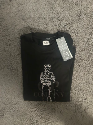 CP company T-shirt  - Helt ny med tags. Storlek M, svart. Hör av dig vid minsta lilla fundering!