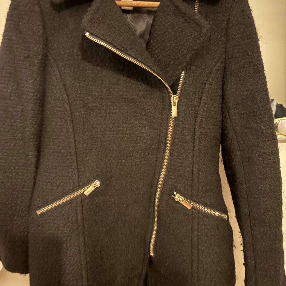 Svart ullkappa med dragkedjor - 2