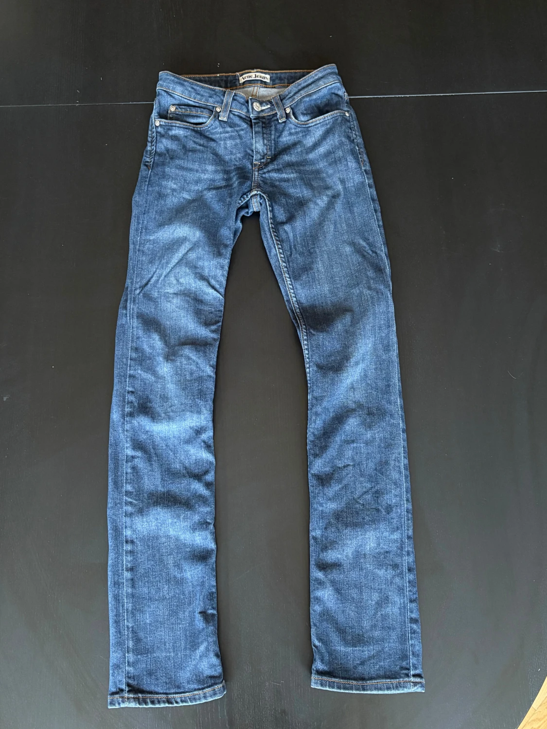 Acne Studios slim fit/straight fit jeans i storlek W26 L32