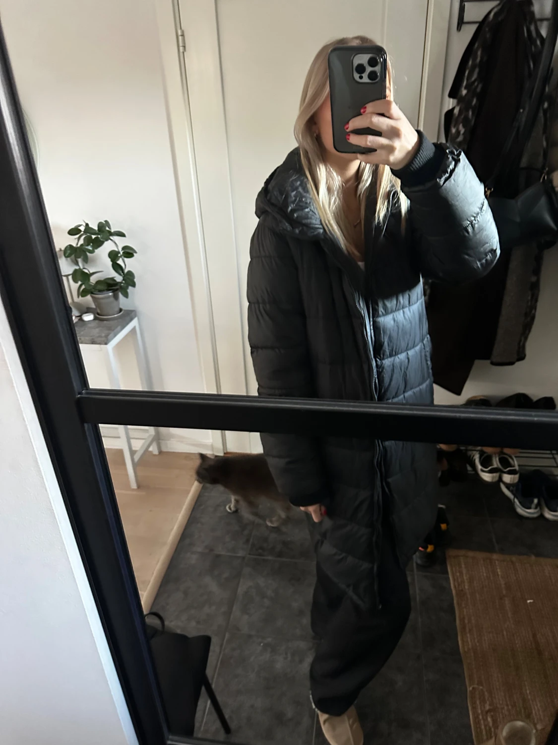 Svart lång jacka med huva - 2