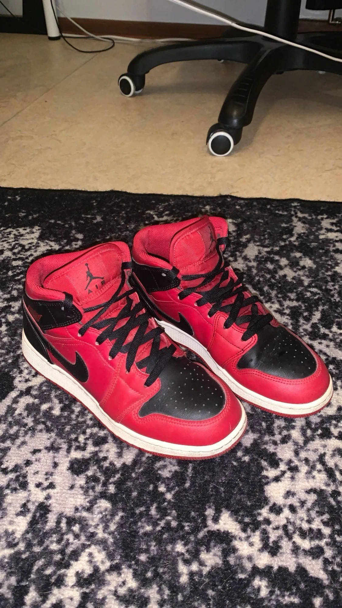 Nike Air Jordan 1 Mid röd/svart 39