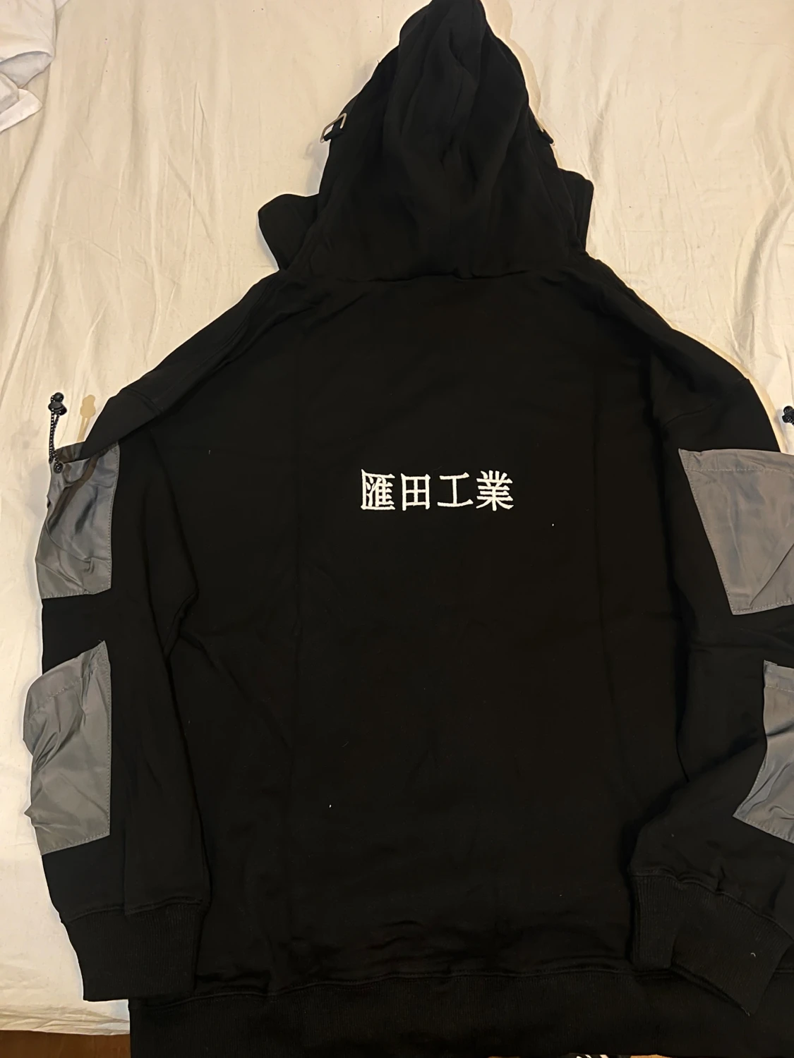 Helt ny svart tröja