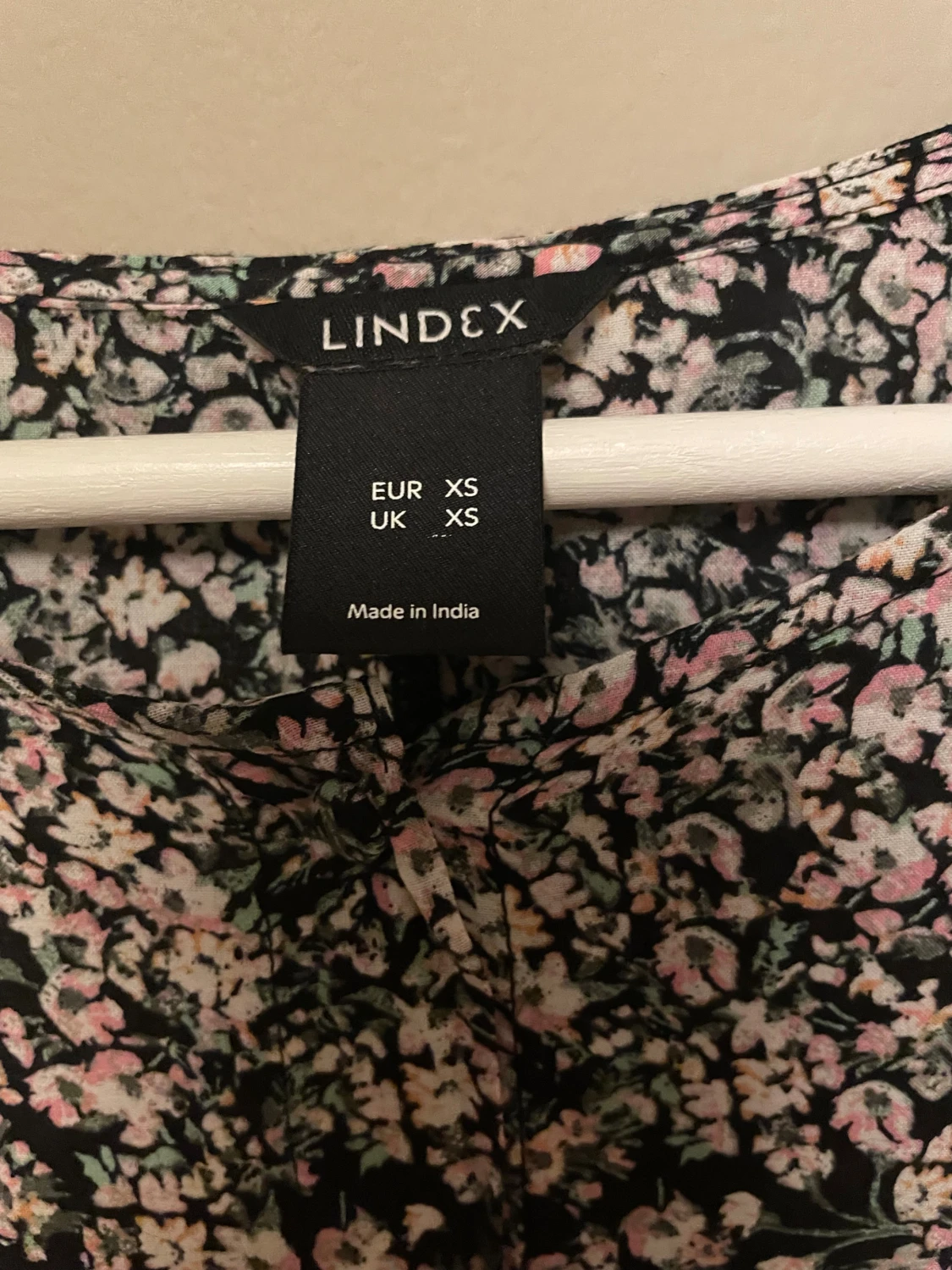 Blommig blus från Lindex XS
