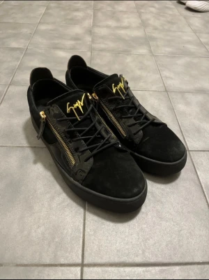  Giuseppe Zanotti - Säljer mina Guiseppe Zanotti skor. 9/10 skick knappt använda! Skriv för mer frågor🙌🏻