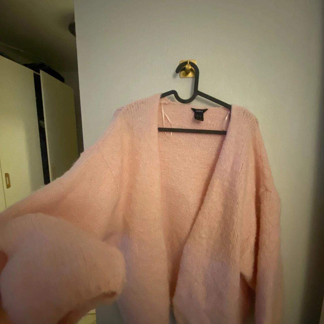 Ljusrosa fluffig kofta från Lindex