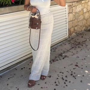 Maxikjol från Gina Tricot - Maxi kjol i färgen vit från Gina Tricot i strl M