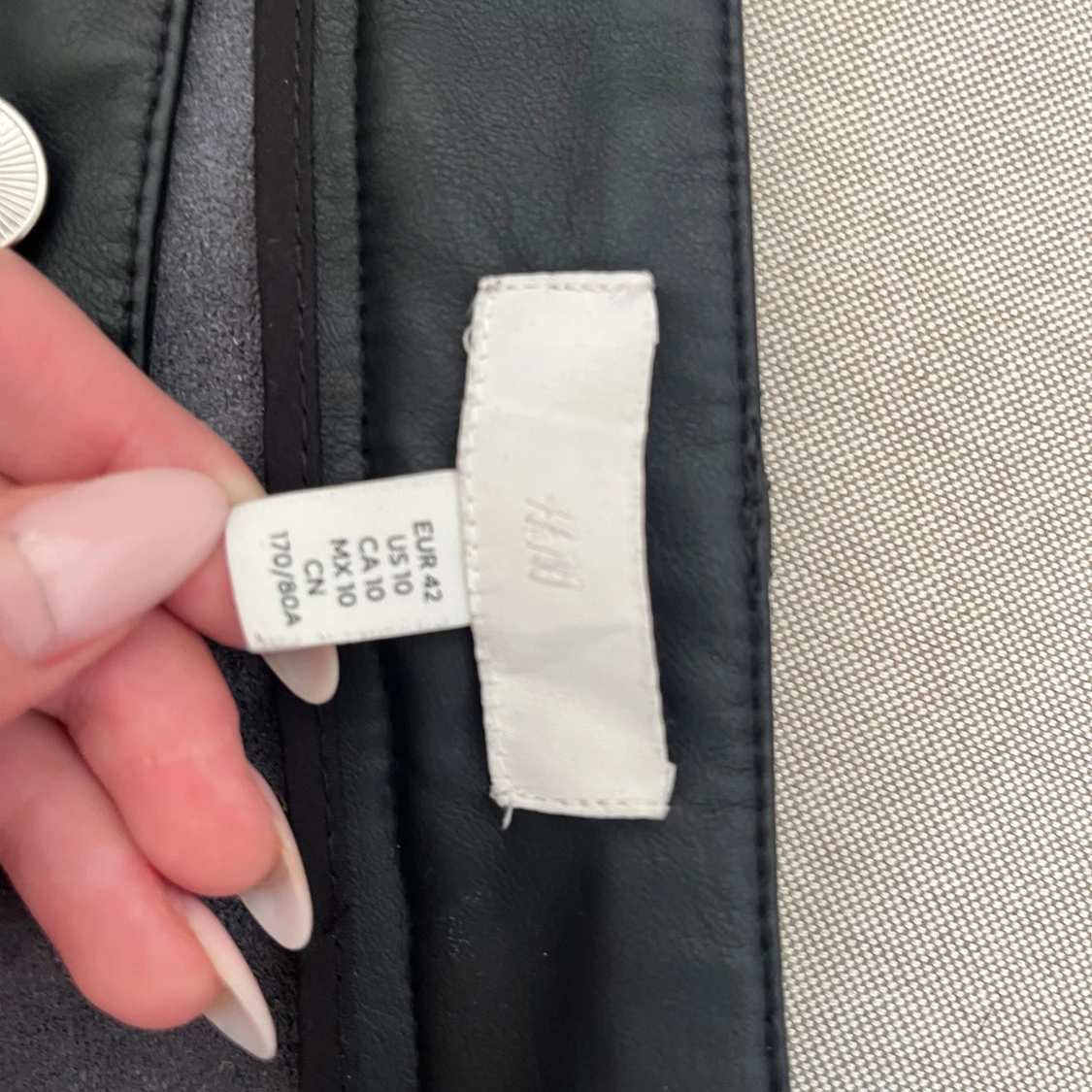 Svarta raka byxor i skinnimitation H&M - 2