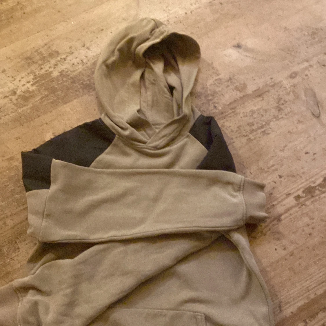 Beige hoodie ATHL WEAR från H&M - 4
