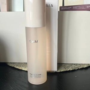 Caia that dewy look setting spray 200ml - Caia that dewy look setting spray 200ml värd 590kr