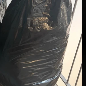 Klädpaket  - Säljer klädpaket innehåller byxor Leggins mjukis tröjor klänningar toppar tröjor hoodie allt möjlig i olika färger  