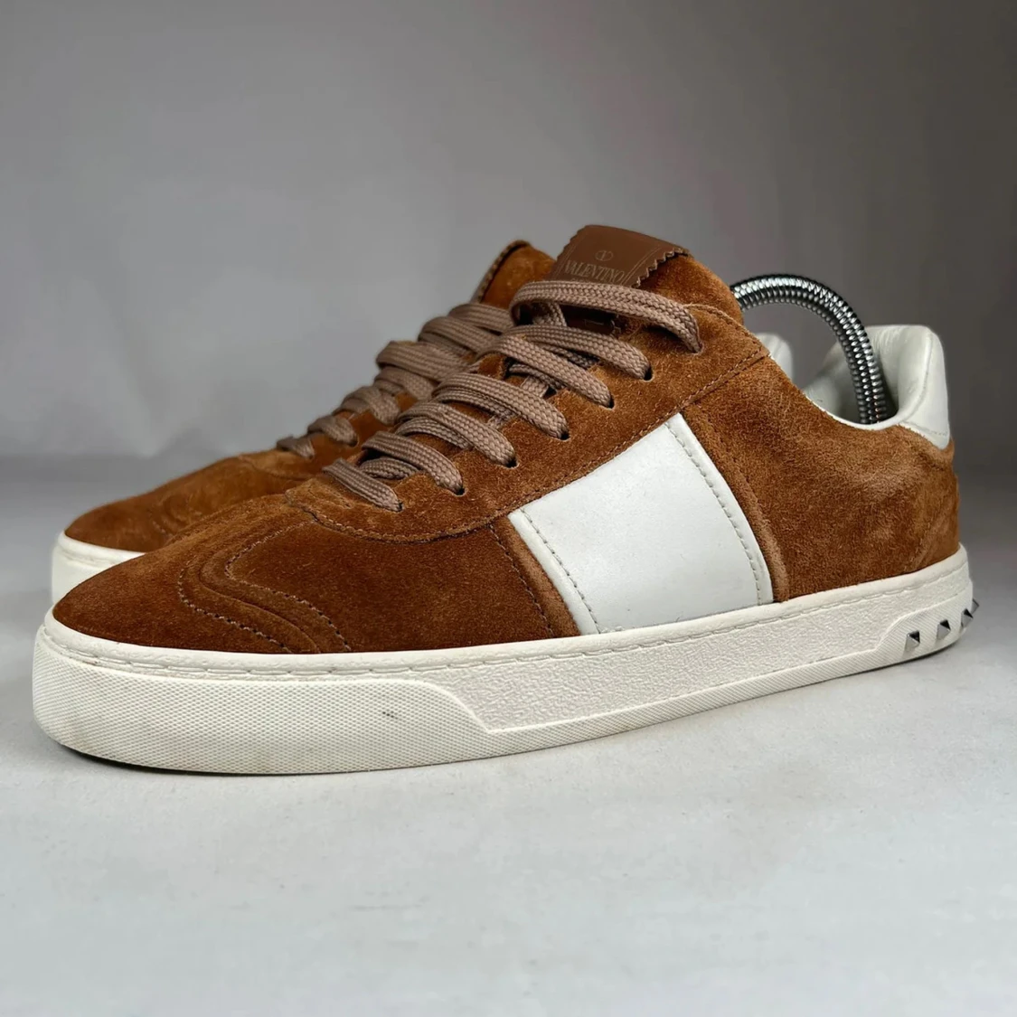 Valentino Garavani bruna sneakers mocka - 1