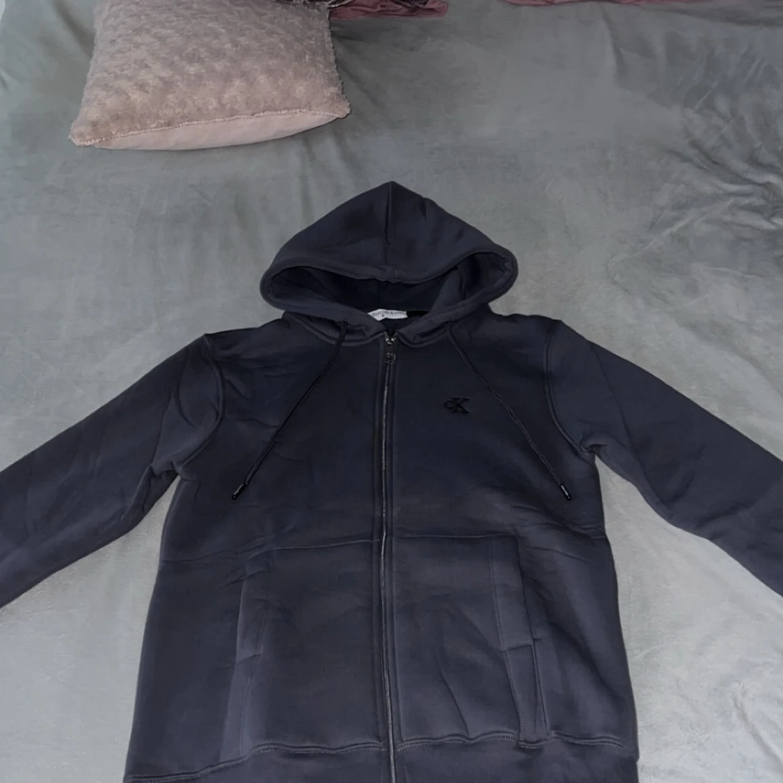 Grå hoodie från Calvin Klein