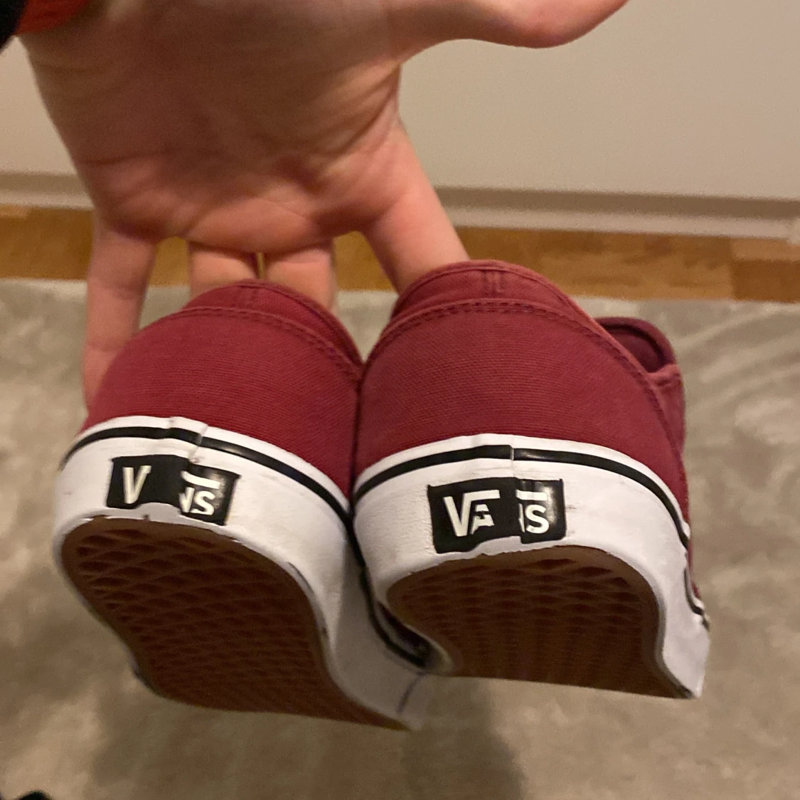 Vinröda Vans sneakers EU 42.5 - 3
