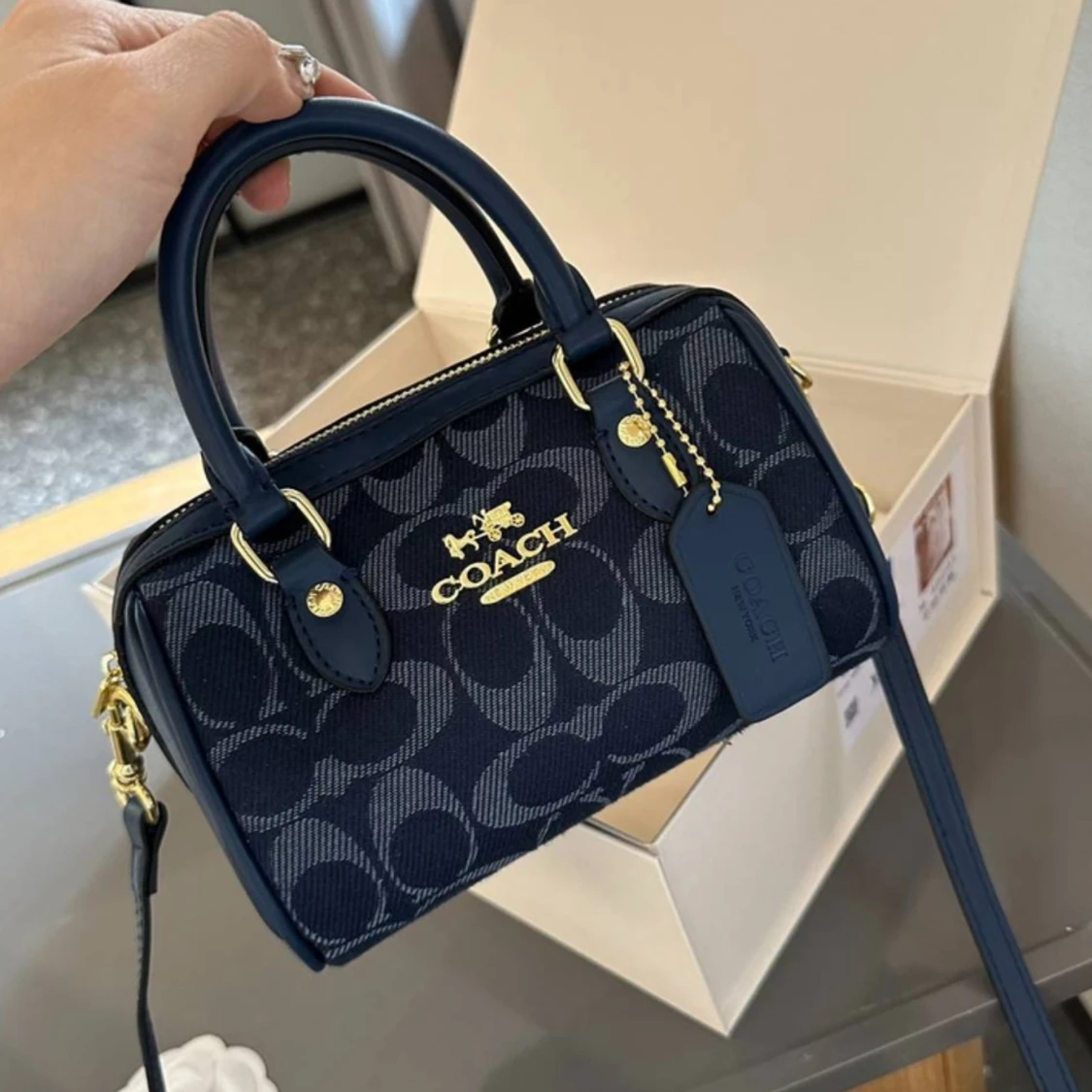 Coach handväska i olika färger