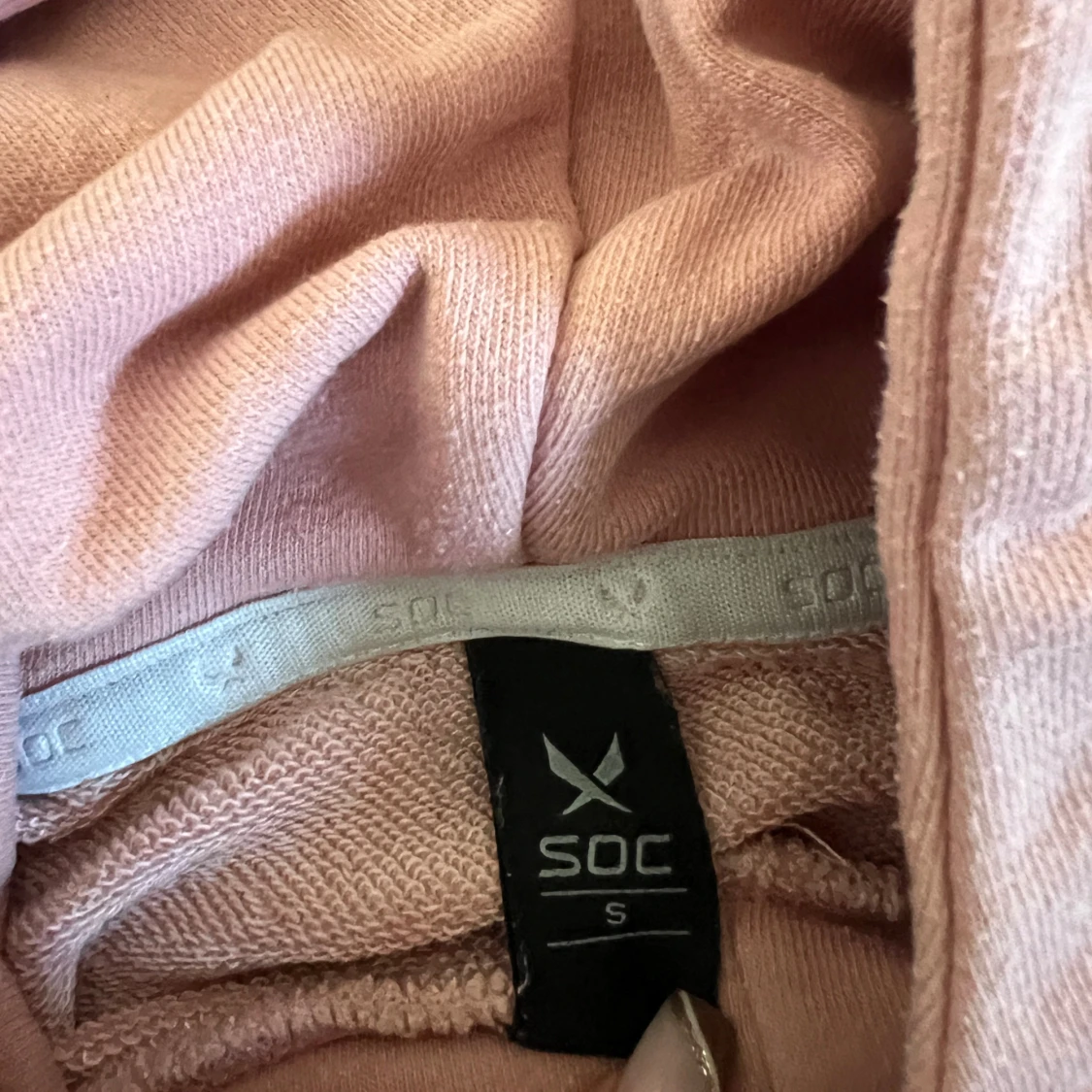 Ljusrosa hoodie från SOC - 1