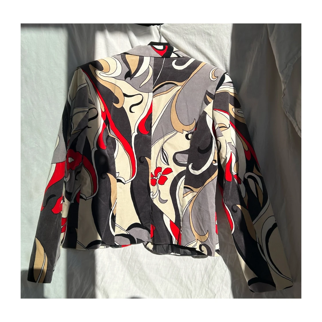Vintage patterned blazer – bold red, beige & black floral design - 1