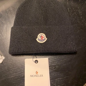 Svart Moncler mössa - Helt ny oanvänd moncler mössa