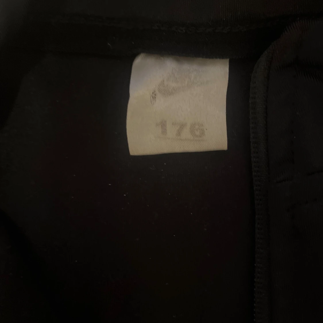 Svart PSG Nike jacka med rosa detaljer - 2