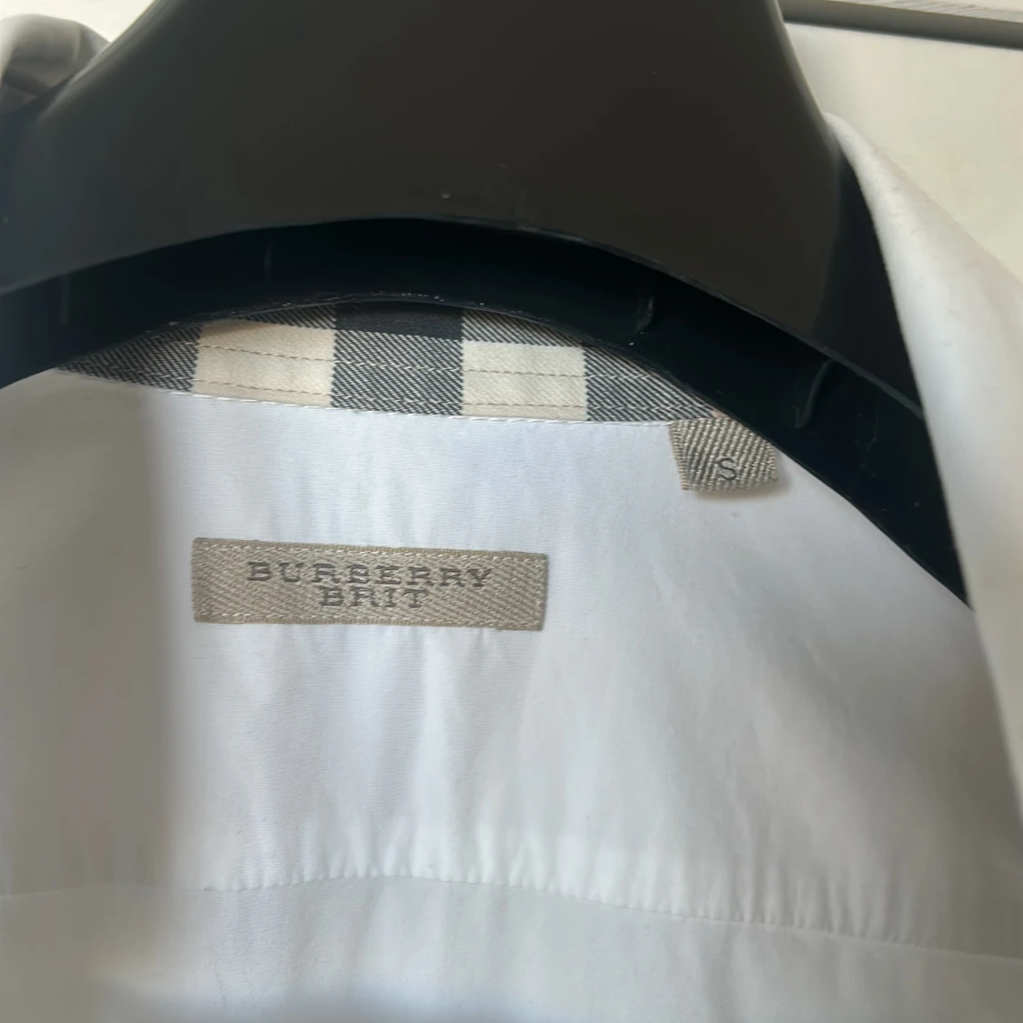 Vit Burberry Brit skjorta med rutiga detaljer - 2