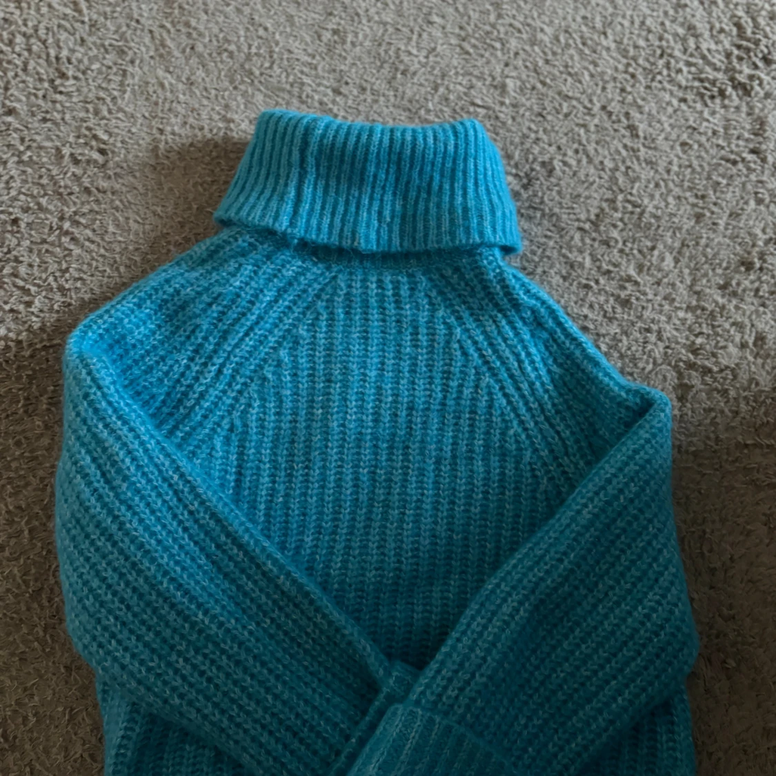 Turkos stickad polotröja från Zara - 2