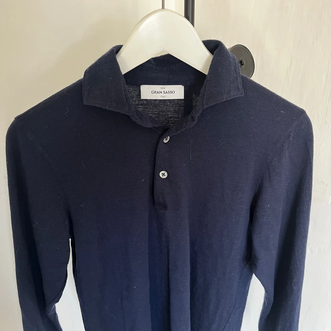 Mörkblå pikétröja från Gran Sasso - 1