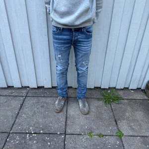 Jack & Jones jeans  - Jack & Jones jeans - Modell: Slim/Glenn - Storlek: W28/L32 - skick: 9/10 - Nypris runt 1000kr 