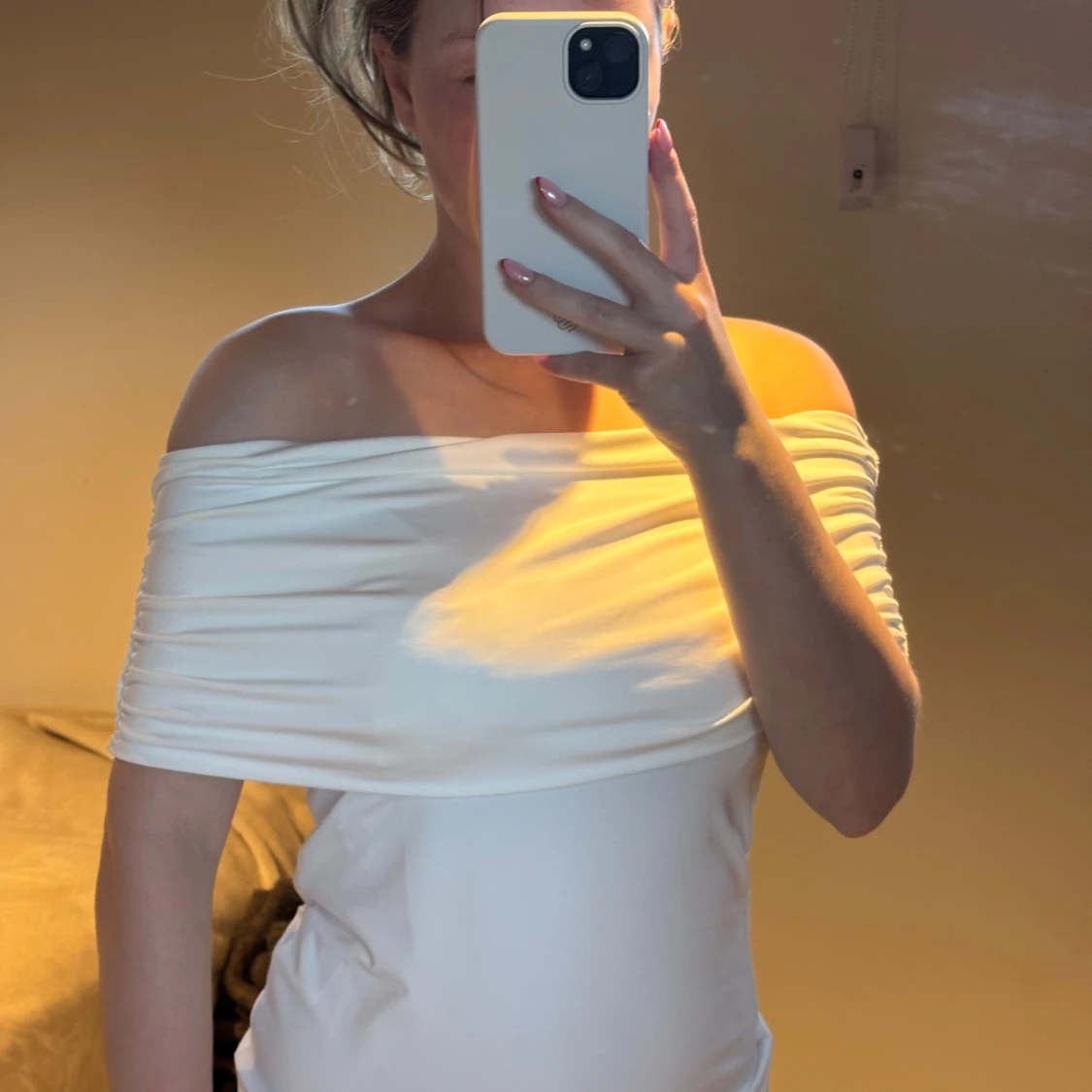 Vit offshoulder topp med rynk - 1