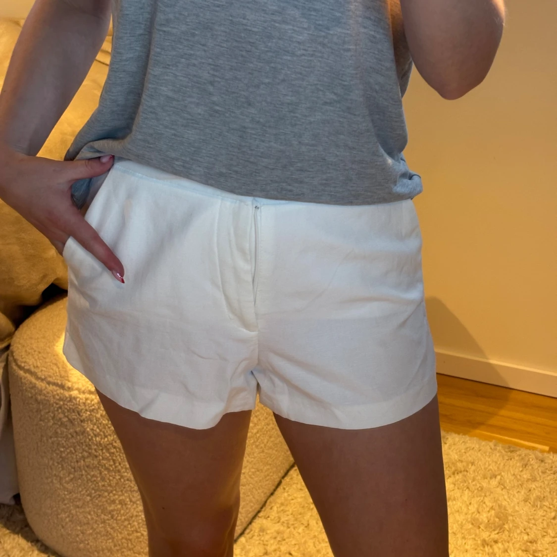 Vita linne-shorts med fickor