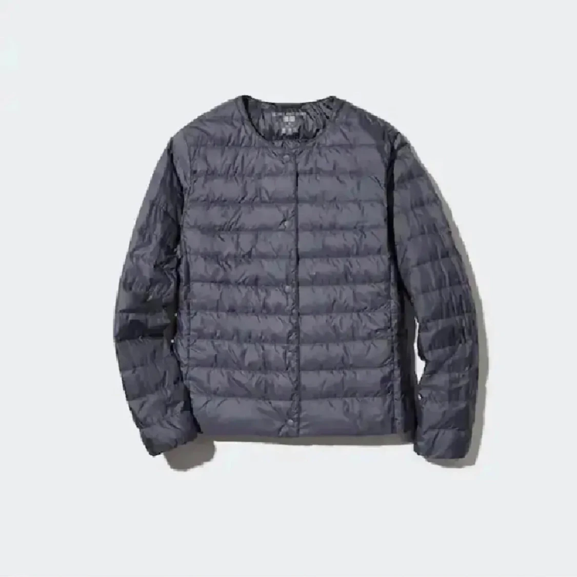 Grå lätt dunjacka utan krage