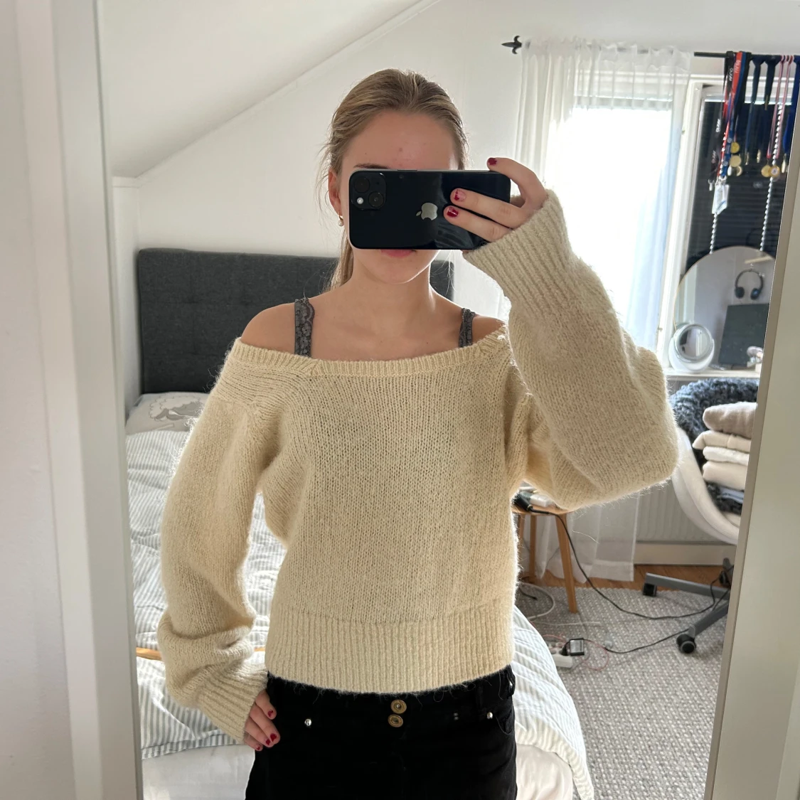 Gul stickad tröja - 1