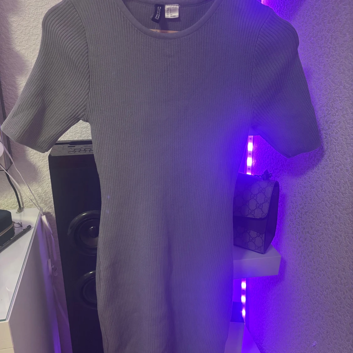 Grå ribbad kortklänning från H&M Divided