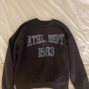 Tjocktröja  - Mysig tjocktröja ifrån Gina💗