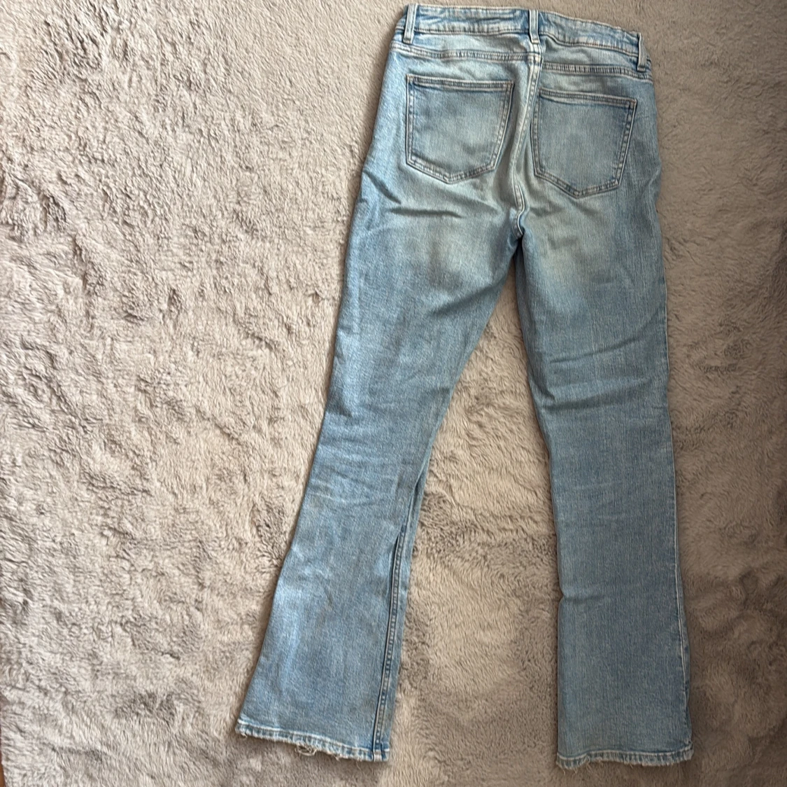 Ljusblå bootcut jeans från Gina Tricot - 3