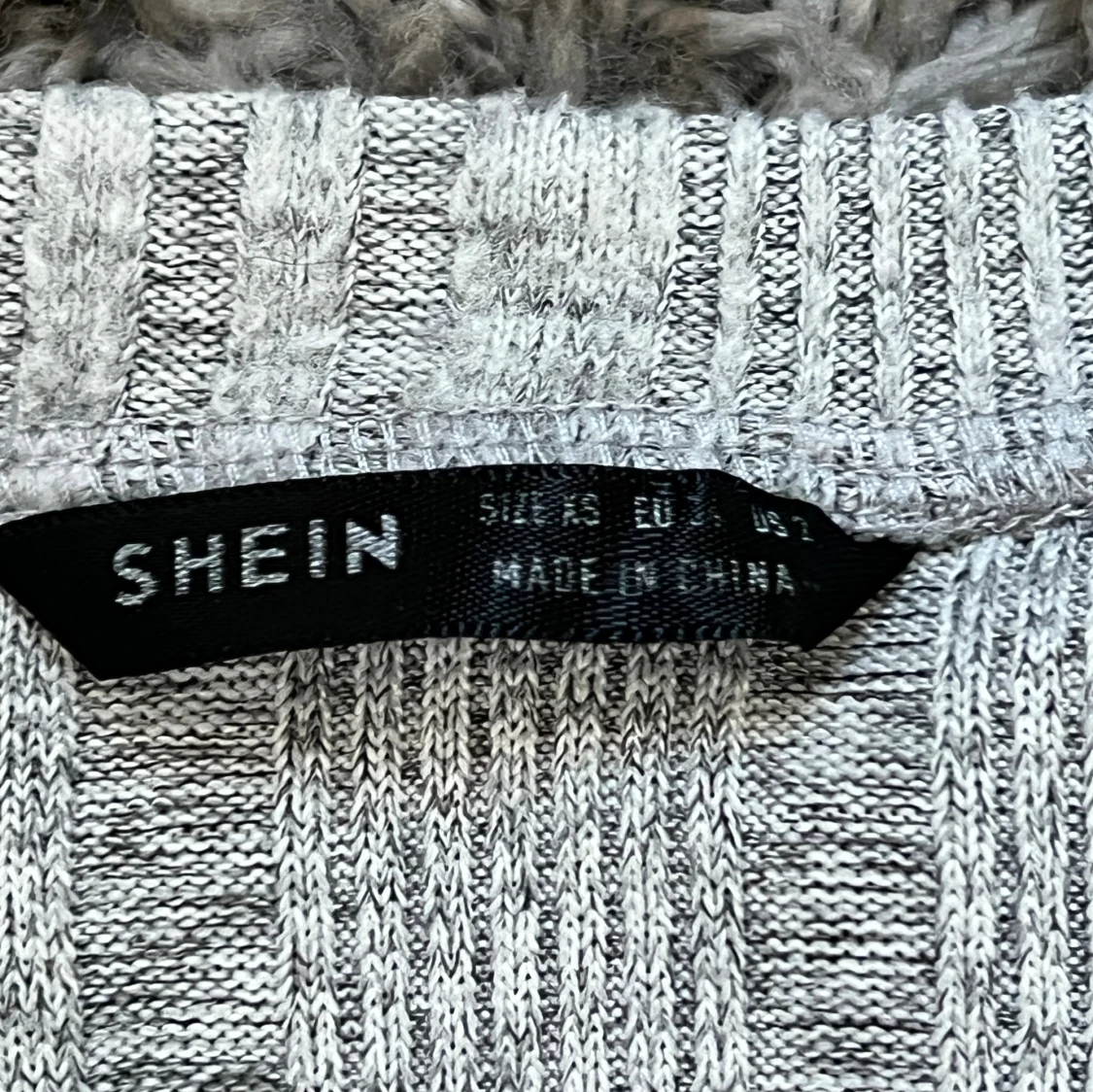 Grå croppad stickad tröja Shein - 1