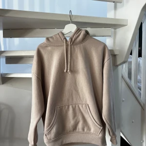 Bikbok hoodie - Fin Hoodie ifrån bikbok. Stl S, mycket fint skick!