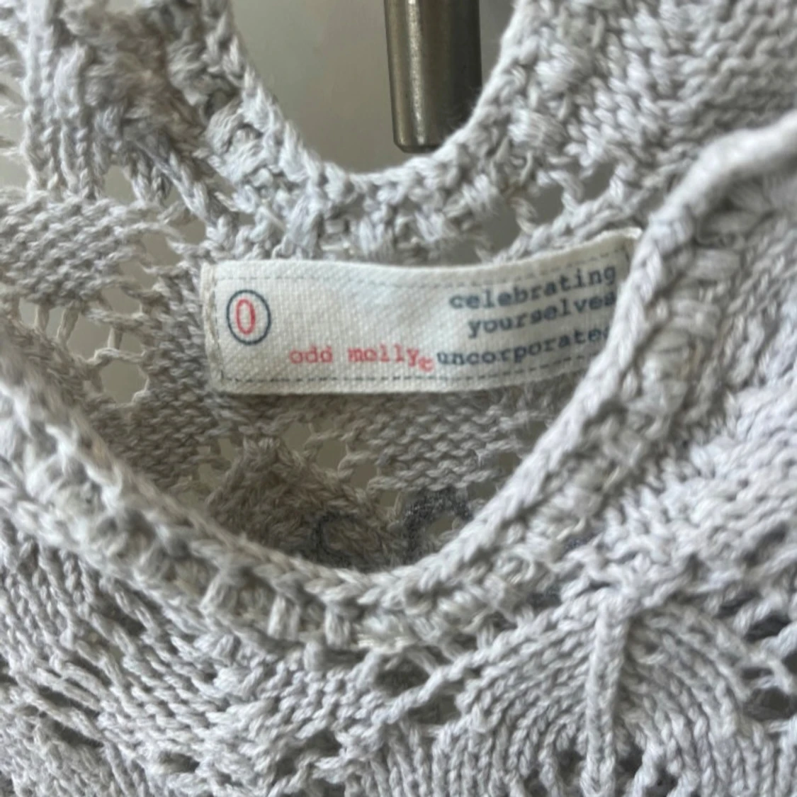 Ljusgrå stickad tröja Odd Molly - 2