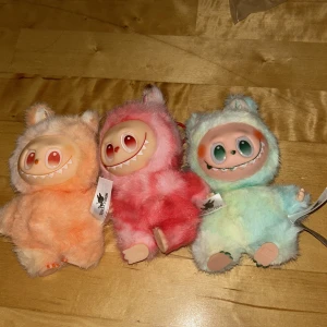 3 Labubus. Grön,orange och röd  - Oanvänt nytt skick .