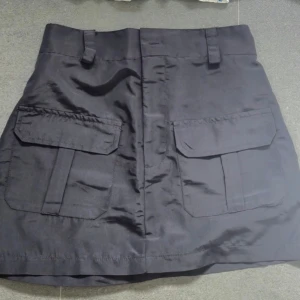 Klänning och kjol  - Svart kjol och en fin klänning i storlek xxs