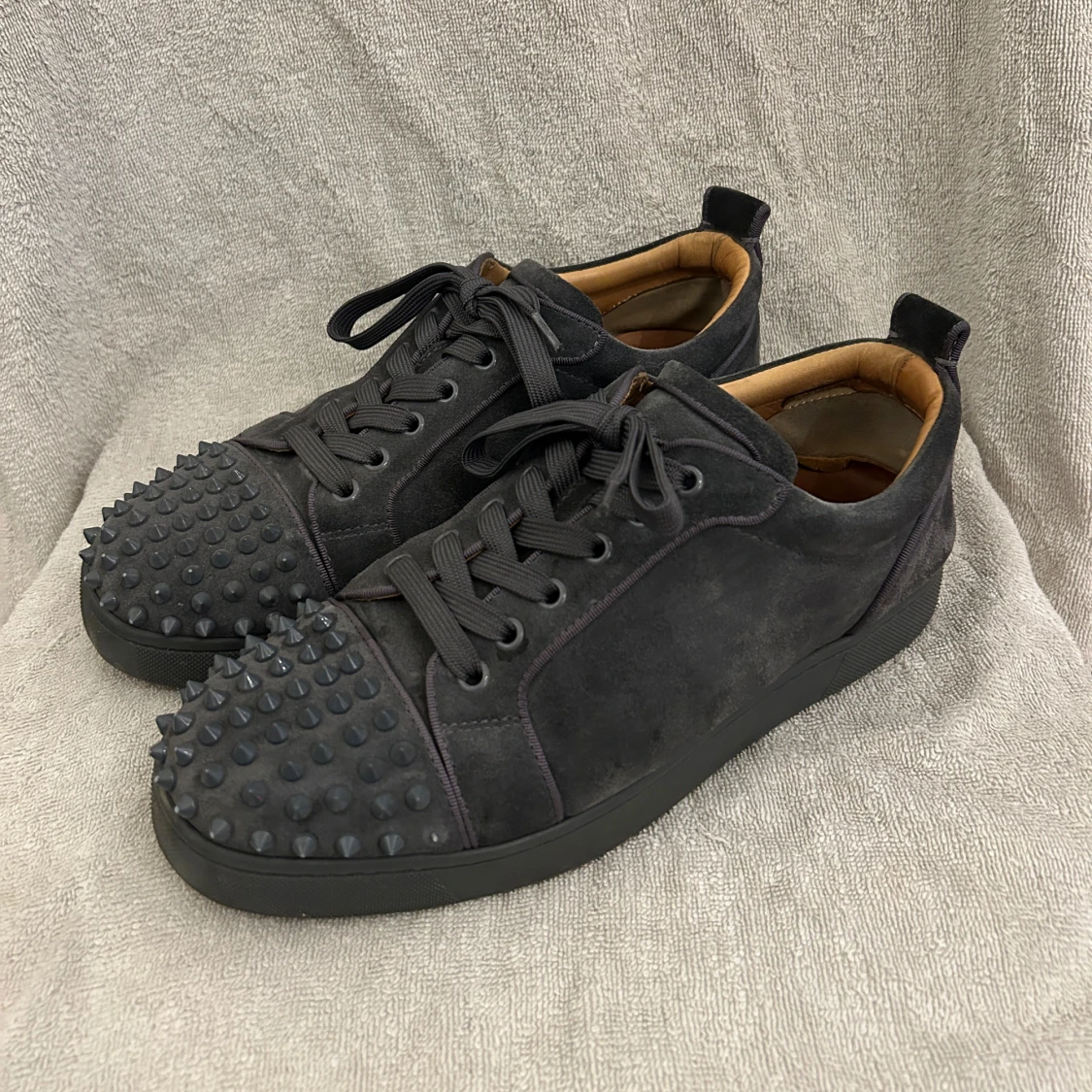 Gråa Louboutins, 41