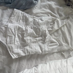 Body från zara - En fin body från zara. Använt några gånger . Tror inte zara säljer de längre. Pris kan diskuteras