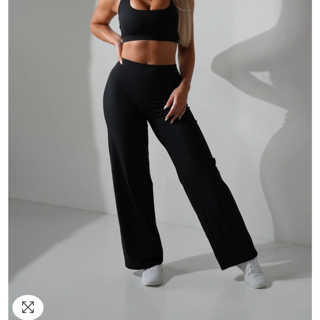 Svarta vida träningsbyxor från GTech - 1