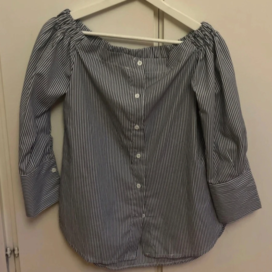 Randig offshoulder skjorta R&F S